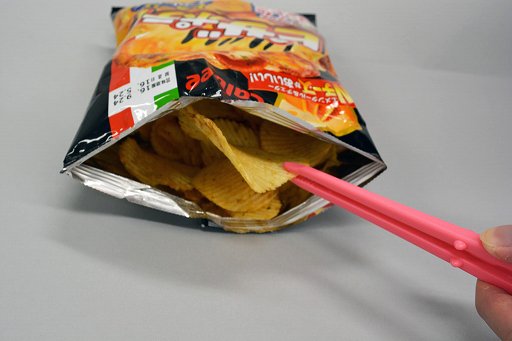 ゲームしながらお菓子が食べたい 手を汚さずにポテチを食べるためのグッズをアレコレ試してみた ゲームしながらお菓子が食べたい 手を汚さずにポテチを食べるためのグッズをアレコレ試してみた