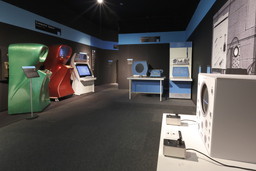 ���������꡼ No.001�Υ���ͥ������ / �֤����֡�������Ÿ�ץ��ơ���2�γ��ų��פ�����������ϡȥ����ॻ�󥿡�VS�ե��ߥ���ɤ˥ե����������������֤���CS�����緿�δ�AC�������Ҳ�