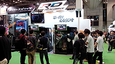 画像ギャラリー No.016のサムネイル画像 / バンナムの「VR ZONE Project i Can」でも人気を博した体感マシン「リアルドライブ」がnamcoラゾーナ川崎店に登場。7月29日から10月31日まで