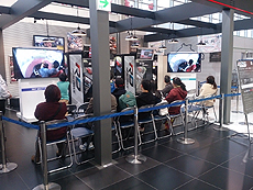 画像ギャラリー No.017のサムネイル画像 / バンナムの「VR ZONE Project i Can」でも人気を博した体感マシン「リアルドライブ」がnamcoラゾーナ川崎店に登場。7月29日から10月31日まで