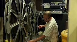 画像ギャラリー No.007のサムネイル画像 / 外山圭一郎氏が,馴染みの場所を回りながら自身のゲーム作りについて語る。YouTube番組「toco toco」のゲームクリエイター特集第3弾が公開