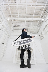 画像ギャラリー No.002のサムネイル画像 / 伊藤賢治氏，上倉紀行氏，アネモネ・モーニアンが新ユニット「Trimonia」を結成