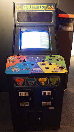 画像ギャラリー No.030のサムネイル画像 / 企画展「あそぶ!ゲーム展 ステージ2:ゲームセンターVSファミコン」が開催。アーケードとコンシューマが競いながら進歩を重ねた1980年代の雰囲気を味わえる