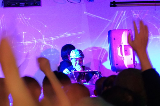 画像ギャラリー No.003のサムネイル画像 / 「TAITO GAME MUSIC REMIXS」リリースパーティーをレポート。石川勝久氏が初DJに挑戦し,並木 学氏がPSGサウンドを響かせた