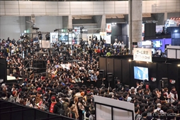 画像ギャラリー No.002のサムネイル画像 / 初の合同開催で実施された「JAEPO×闘会議 2017」の3日間の会場来場者数は6万8459人。ネット来場者数は412万人超