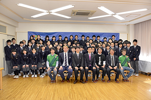 画像ギャラリー No.001のサムネイル画像 / 日本eスポーツ協会の特別授業が渋谷区の中学校で実施。「FIFA 17」「BLAZBLUE CENTRALFICTION」を用いたプロ選手と学生のエキシビションマッチも