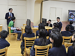 画像ギャラリー No.015のサムネイル画像 / 日本eスポーツ協会の特別授業が渋谷区の中学校で実施。「FIFA 17」「BLAZBLUE CENTRALFICTION」を用いたプロ選手と学生のエキシビションマッチも