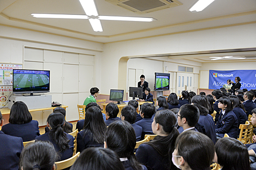 画像ギャラリー No.016のサムネイル画像 / 日本eスポーツ協会の特別授業が渋谷区の中学校で実施。「FIFA 17」「BLAZBLUE CENTRALFICTION」を用いたプロ選手と学生のエキシビションマッチも