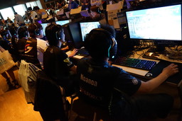 ���������꡼ No.083�Υ���ͥ������ / LAN�ѡ��ƥ���C4 LAN 2017 SPRING�פ��ݡ��ȡ�3���֤Ǳ��480�Ͱʾ�Υ����ޡ����������з�䶦Ʈ���礤�˳ڤ����