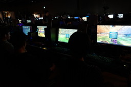 ���������꡼ No.084�Υ���ͥ������ / LAN�ѡ��ƥ���C4 LAN 2017 SPRING�פ��ݡ��ȡ�3���֤Ǳ��480�Ͱʾ�Υ����ޡ����������з�䶦Ʈ���礤�˳ڤ����