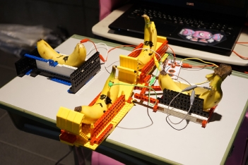 ���������꡼ No.015�Υ���ͥ������ / ����ǥ���������������Υ����ॷ�祦��TOKYO INDIE FEST�פ����롣���ܤΤߤʤ餺���������ǿ������ȥ뤬����