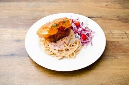 画像ギャラリー No.002のサムネイル画像 / 「セガコラボカフェ〈物語〉シリーズ」が6月10日からセガ秋葉原5Fにオープン