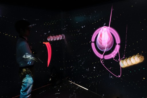 ���������꡼ No.013�Υ���ͥ������ / �Хϥࡼ�Ȥ��ֶ�����밵��Ū���ϡ������Ф�VR���ȥ饯�����֥Хϥࡼ�ȥǥ������פ�����θ����٥�Ȥ˻��ä��Ƥ���