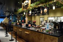 画像ギャラリー No.010のサムネイル画像 / オープン直前,VRエンターテインメント施設「VR ZONE SHINJUKU」の全容が明らかに。マリオカートやエヴァなどのVRアクティビティを体験してきた