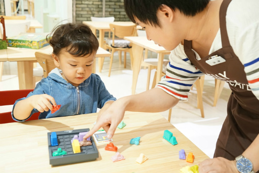 画像ギャラリー No.002のサムネイル画像 / 親子で遊べるボードゲームカフェ「JellyJellyKids」が横浜でオープン