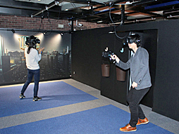 画像ギャラリー No.003のサムネイル画像 / 東京ジョイポリスに対戦型VRアトラクション,「TOWER TAG」が明日オープン。いくつものタワーが建ち並ぶVR空間で,2人対2人のチーム対戦を楽しもう