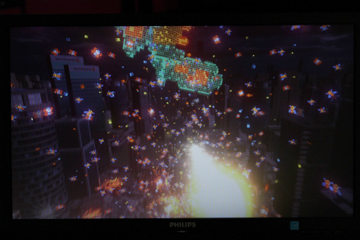 画像集 No.006のサムネイル画像 / 夜空を舞う無数のギャラガを撃ち落とせ。VRアクティビティ「大量破壊VRシューティング ギャラガフィーバー」を「Vive Pro」で体験してきた