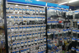 ���������꡼ No.011�Υ���ͥ������ / ������ǥХ����򿨤äƻ������PC��Ź����Ȥ�Ω�Ƥ롣�֥ɥ��ѥ���塦�ʤ��Ź�פ��������ܺ������θ���PC����Ź�ɤؤȥ�˥塼����