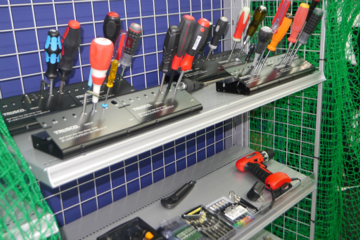 ���������꡼ No.013�Υ���ͥ������ / ������ǥХ����򿨤äƻ������PC��Ź����Ȥ�Ω�Ƥ롣�֥ɥ��ѥ���塦�ʤ��Ź�פ��������ܺ������θ���PC����Ź�ɤؤȥ�˥塼����