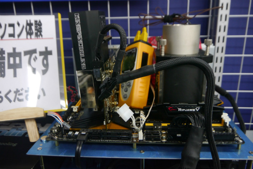 ���������꡼ No.018�Υ���ͥ������ / ������ǥХ����򿨤äƻ������PC��Ź����Ȥ�Ω�Ƥ롣�֥ɥ��ѥ���塦�ʤ��Ź�פ��������ܺ������θ���PC����Ź�ɤؤȥ�˥塼����