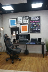 ���������꡼ No.021�Υ���ͥ������ / ������ǥХ����򿨤äƻ������PC��Ź����Ȥ�Ω�Ƥ롣�֥ɥ��ѥ���塦�ʤ��Ź�פ��������ܺ������θ���PC����Ź�ɤؤȥ�˥塼����