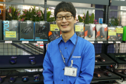 ���������꡼ No.030�Υ���ͥ������ / ������ǥХ����򿨤äƻ������PC��Ź����Ȥ�Ω�Ƥ롣�֥ɥ��ѥ���塦�ʤ��Ź�פ��������ܺ������θ���PC����Ź�ɤؤȥ�˥塼����