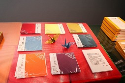 ���������꡼ No.015�Υ���ͥ������ / ���ܹ��ݤȡ֥ƥȥꥹ�פΥ�������ʤ�Ÿ�������䤹�륤�٥�ȡ�Product Japan meets Tetris�פ������档�����Ԥ�줿ȯɽ����ݡ���