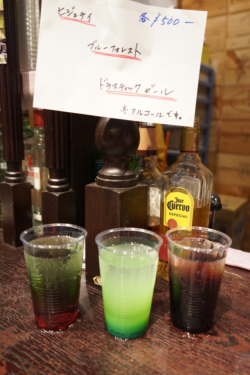 片霧烈火さん,Uyuさん,中原 涼さんが歌い,そして飲んだ。細井聡司氏の新譜発売を記念したジョイントライブをレポート片霧烈火さん,Uyuさん,中原 涼さんが歌い,そして飲んだ。細井聡司氏の新譜発売を記念したジョイントライブをレポート