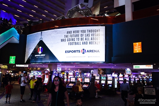 EVOܤüeݡĻߡEsports Arena Las Vegasץեȥݡȡޥ͡㡼 BearؤΥ󥿥ӥ塼