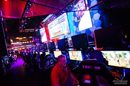 ꡼ No.004 | EVOܤüeݡĻߡEsports Arena Las Vegasץեȥݡȡޥ͡㡼 BearؤΥ󥿥ӥ塼