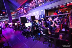 ꡼ No.006 | EVOܤüeݡĻߡEsports Arena Las Vegasץեȥݡȡޥ͡㡼 BearؤΥ󥿥ӥ塼