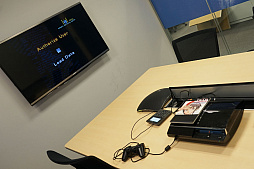 画像ギャラリー No.014のサムネイル画像 / 「serial experiments lain」の20周年を記念し,主要スタッフにゲーム版をプレイしてもらった。次作は「誰かが適当に作ったら」?