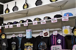 Tgs 18 Tシャツにぬいぐるみ ゲーマー向けデスクにフライパン 東京ゲームショウ18の物販ブースを紹介