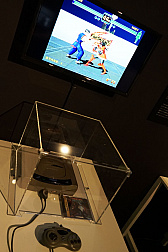 ���������꡼ No.033�Υ���ͥ������ / 1990ǯ��Υ������ե������㡼�����֤����֡�������Ÿ ���ơ���3���ǥ����륲���� �ߥ�˥���פ������档�����Υ�����Ծ�Ϥ������ۤ��줿