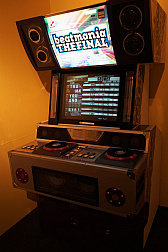 ���������꡼ No.037�Υ���ͥ������ / 1990ǯ��Υ������ե������㡼�����֤����֡�������Ÿ ���ơ���3���ǥ����륲���� �ߥ�˥���פ������档�����Υ�����Ծ�Ϥ������ۤ��줿