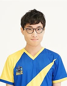 画像ギャラリー No.007のサムネイル画像 / プロゲーミングチーム「AXIZ」のヘッドトレーナーに“ティップネス部長”福池 和仁さんが就任