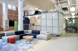 画像ギャラリー No.007のサムネイル画像 / コミュニティ+アプリ配信+メディア=「TapTap」。中国スマホ界の急成長プラットフォームは,このあとどこへ向かうのか