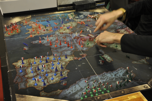 ꡼ No.009 | SPIEL'18ϤParadox InteractiveĤ˥ܡɥ˻ΰտޤȳȯʹ