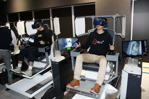 画像ギャラリー No.003のサムネイル画像 / 「ゴジラ(2016)」と戦うVRアクティビティ「ゴジラVR」が11月3日,全国のVR ZONEで稼働開始。体験会で「血液凝固弾」を撃ち込んできた