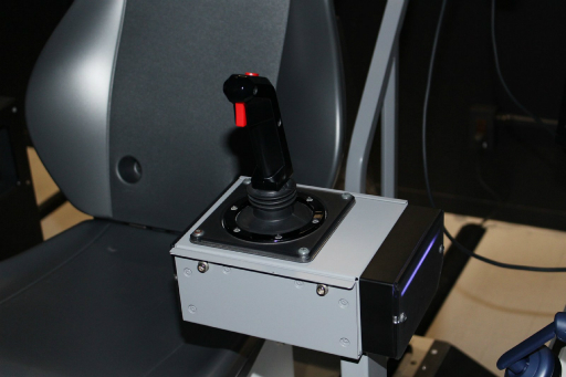 画像ギャラリー No.004のサムネイル画像 / 「ゴジラ(2016)」と戦うVRアクティビティ「ゴジラVR」が11月3日,全国のVR ZONEで稼働開始。体験会で「血液凝固弾」を撃ち込んできた