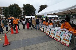 画像ギャラリー No.006のサムネイル画像 / タカラトミーのお膝元・青戸がまるごと「人生ゲーム」に! 「第1回まちあそび人生ゲームIN葛飾」レポート