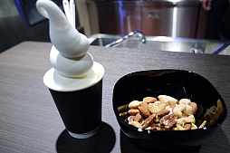 画像ギャラリー No.006のサムネイル画像 / 「ヨシモト∞ドーム」グランドオープンイベントレポート。体力が9割減った状態で試合開始という,プロゲーマー対芸人の超ハンデキャップマッチの結果は?