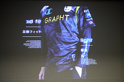 画像ギャラリー No.007のサムネイル画像 / スポーツアパレルブランド「チャンピオン」が“eスポーツウェア”を発表。アケコン用の滑り止めや静電気軽減などの機能を盛り込んで開発