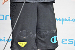 画像ギャラリー No.011のサムネイル画像 / スポーツアパレルブランド「チャンピオン」が“eスポーツウェア”を発表。アケコン用の滑り止めや静電気軽減などの機能を盛り込んで開発