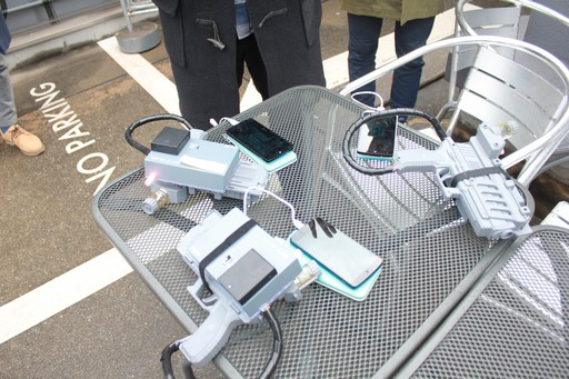 画像ギャラリー No.004のサムネイル画像 / デジタルガジェット「X-TAG」のメディア先行体験会レポート。光線銃とスマホのタッグで次世代サバイバルゲームが誕生する?