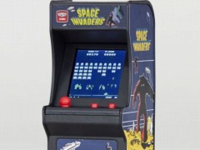 スペースインベーダー」と「フロッガー」がミニ筐体ゲーム「TINY