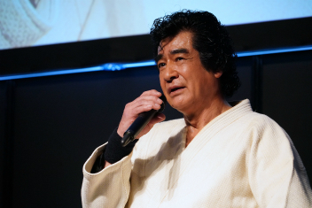 ���������꡼ No.024�Υ���ͥ������ / ����������Ϻ��餸��ƣ������������о졣���������������ˤ򿶤��֤�֥�����������25��ǯ�紶�պץ��ơ����פ��ݡ���