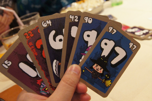 画像ギャラリー No.004のサムネイル画像 / 外見もルールもパーティーライクに。協力カードゲームのリメイク作「THE GAME オバケやしきのすうじのアクマ」の先行体験イベントをレポート