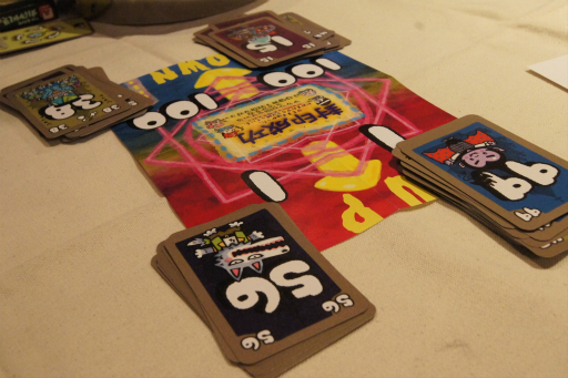 画像ギャラリー No.005のサムネイル画像 / 外見もルールもパーティーライクに。協力カードゲームのリメイク作「THE GAME オバケやしきのすうじのアクマ」の先行体験イベントをレポート