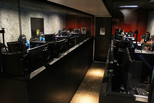 画像ギャラリー No.008のサムネイル画像 / 京都初のeスポーツ専門施設「e-sports FIELD YASAKA」のオープニングセレモニーをレポート。eスポーツコミュニティに向けて無料開放を実施